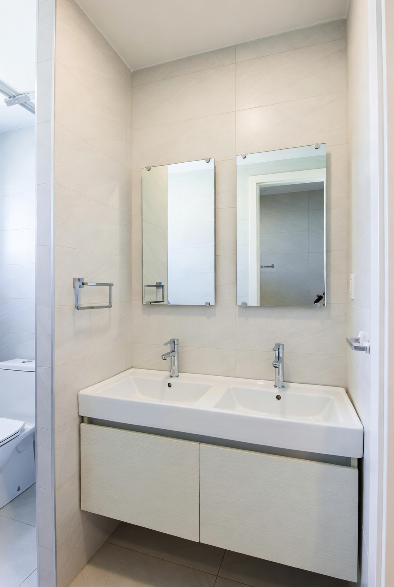 Compact Double Sink Vanities for Smaller Bathrooms