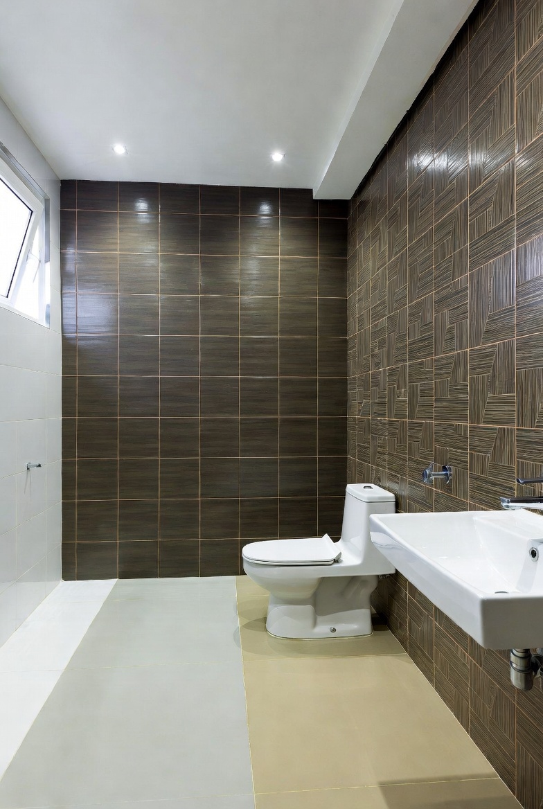 Mixing Patterned Tiles with Solid Surfaces