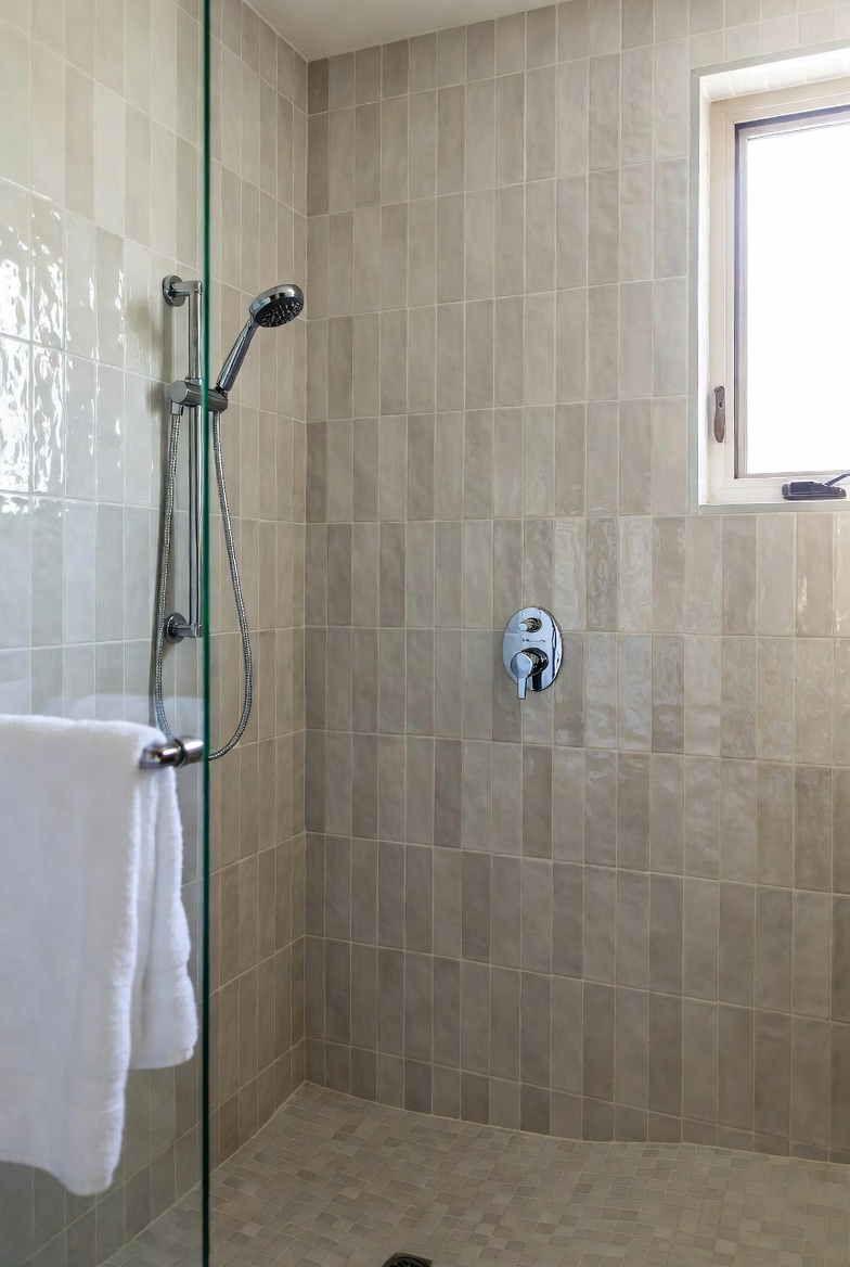 Neutral Shower Tiles for Timeless Balance