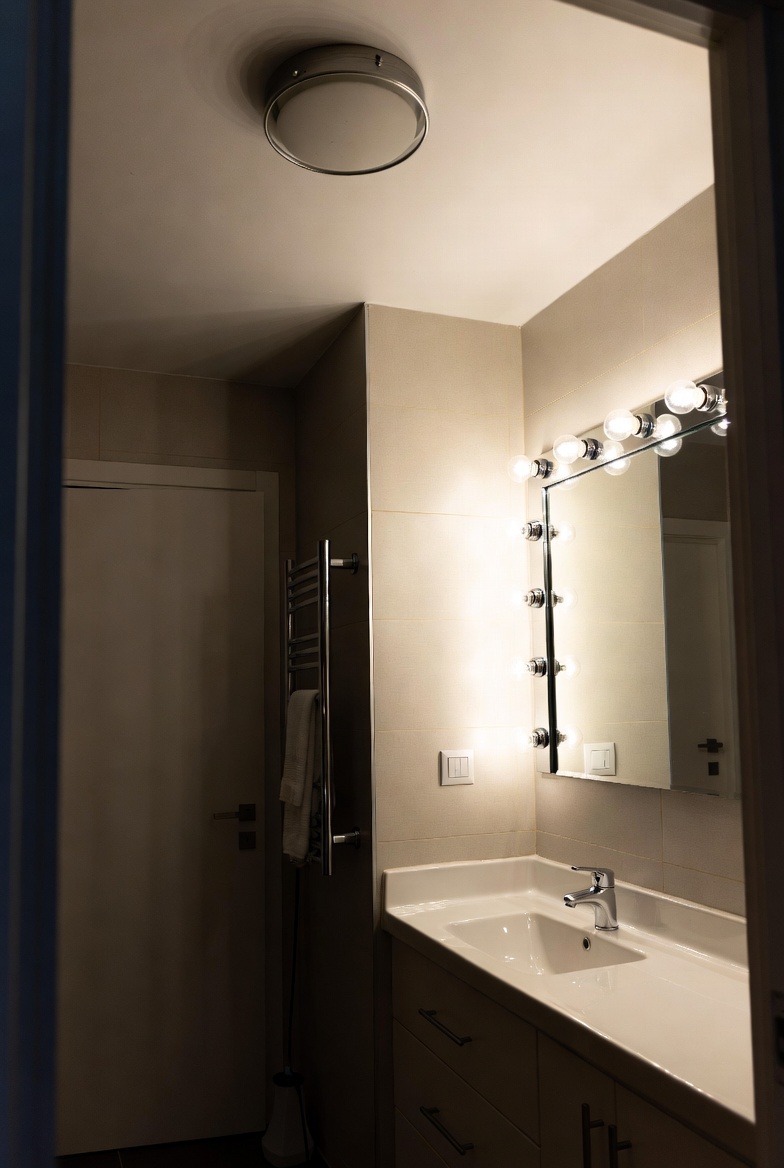 Understanding the Difference Between Mirror Lighting and General Lighting