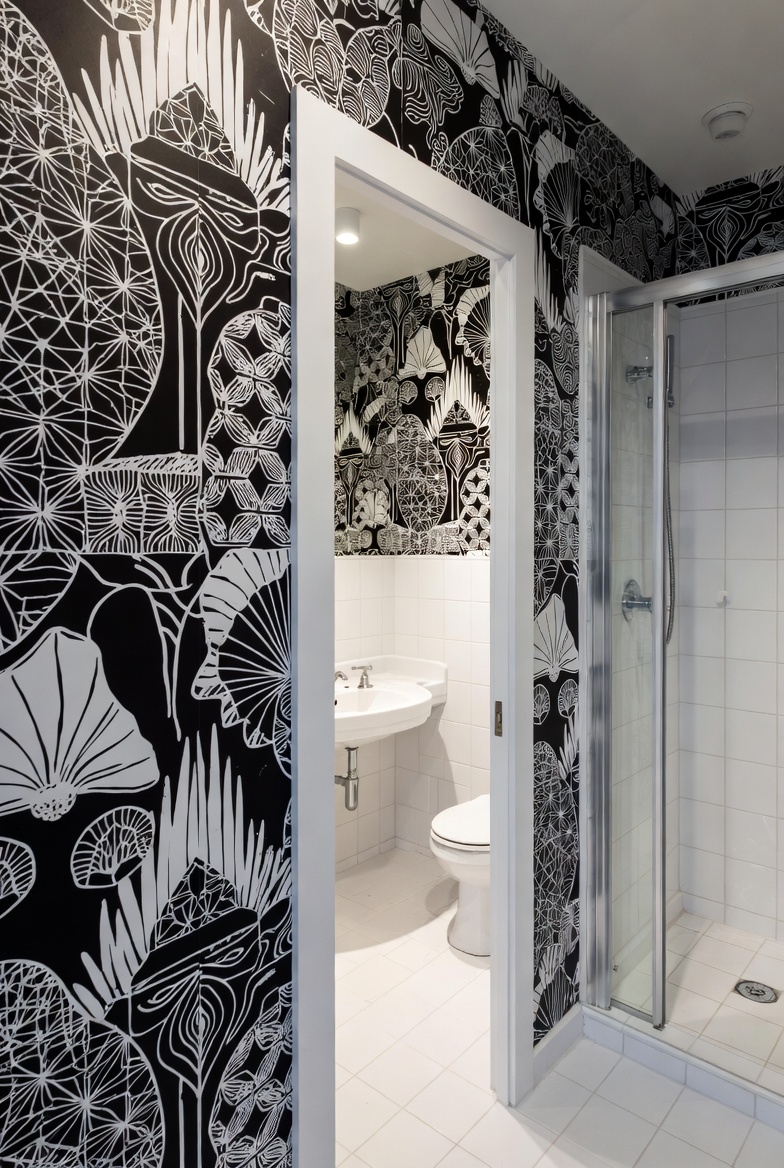 Using Bold Wallpaper Patterns