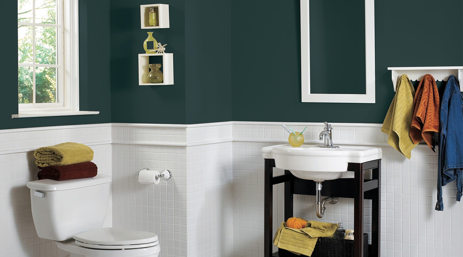 bold bathroom colors